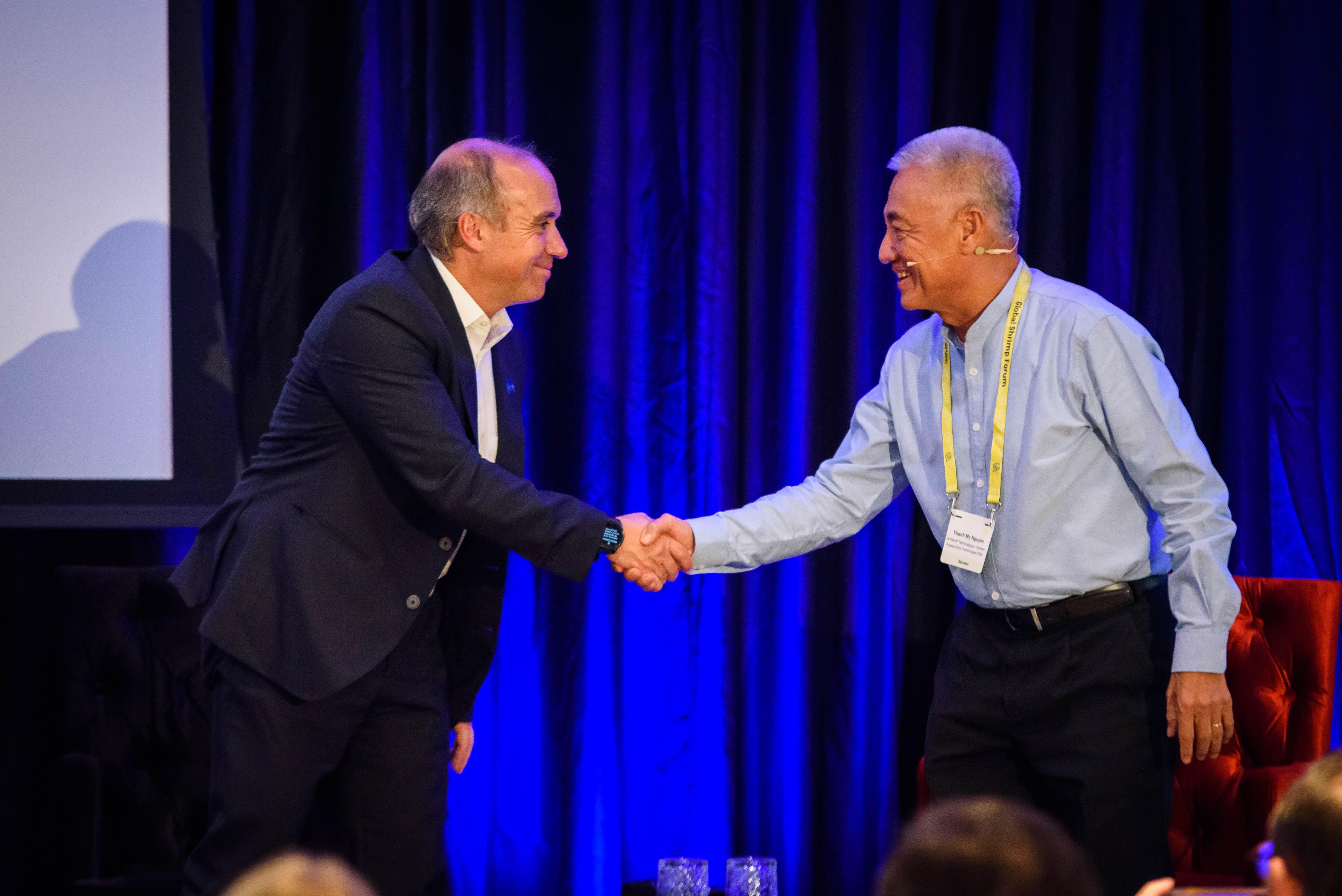 CarlosDiaz_shaking hands_GSF24