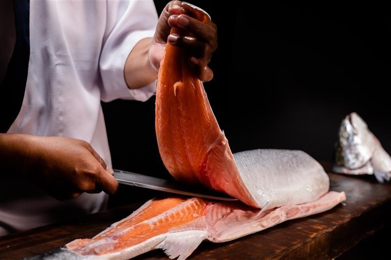 Seafood-Cutting-Fillet-Trimming-shutterstock_2174682519